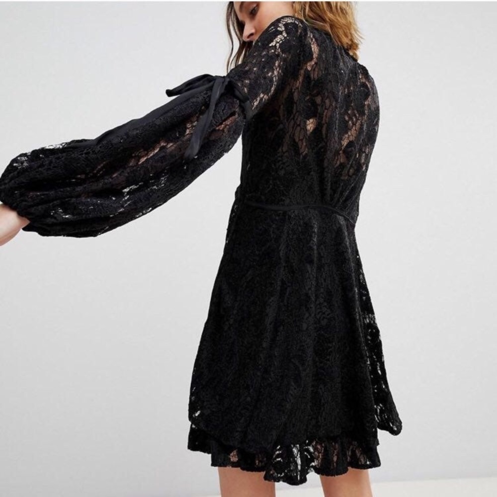 🌙FREE PEOPLE Ruby Lace Tie Sleeve Dress🌙